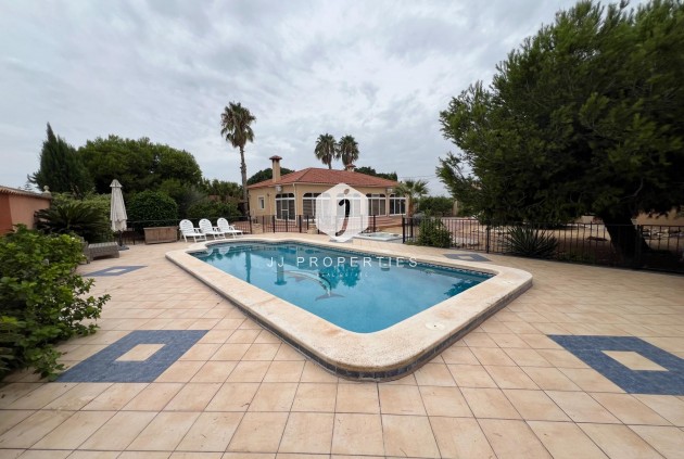 Segunda mano - Villa -
Dolores - Cmno. Escorredor