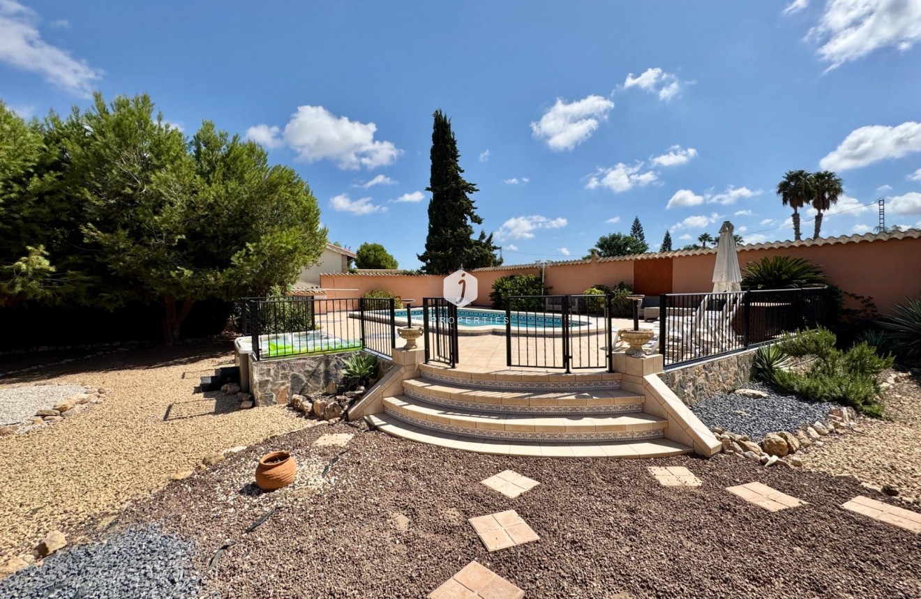 Segunda mano - Villa -
Dolores - Cmno. Escorredor