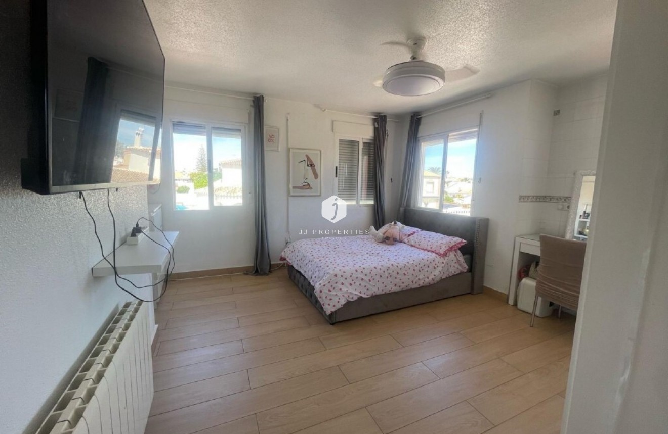 Segunda mano - Villa -
Playa Flamenca - Costa Blanca