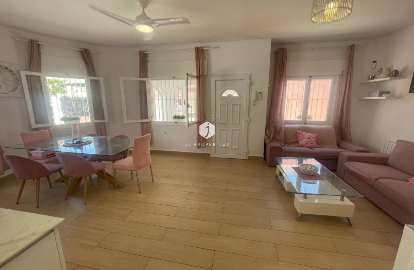 Segunda mano - Villa -
Playa Flamenca - Costa Blanca