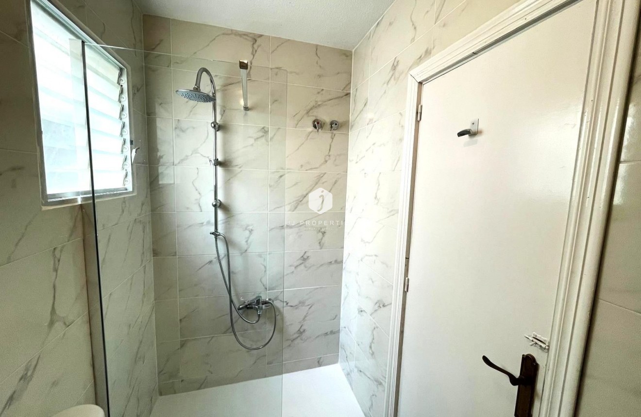 Segunda mano - Apartamento / piso -
Torrevieja - Centro