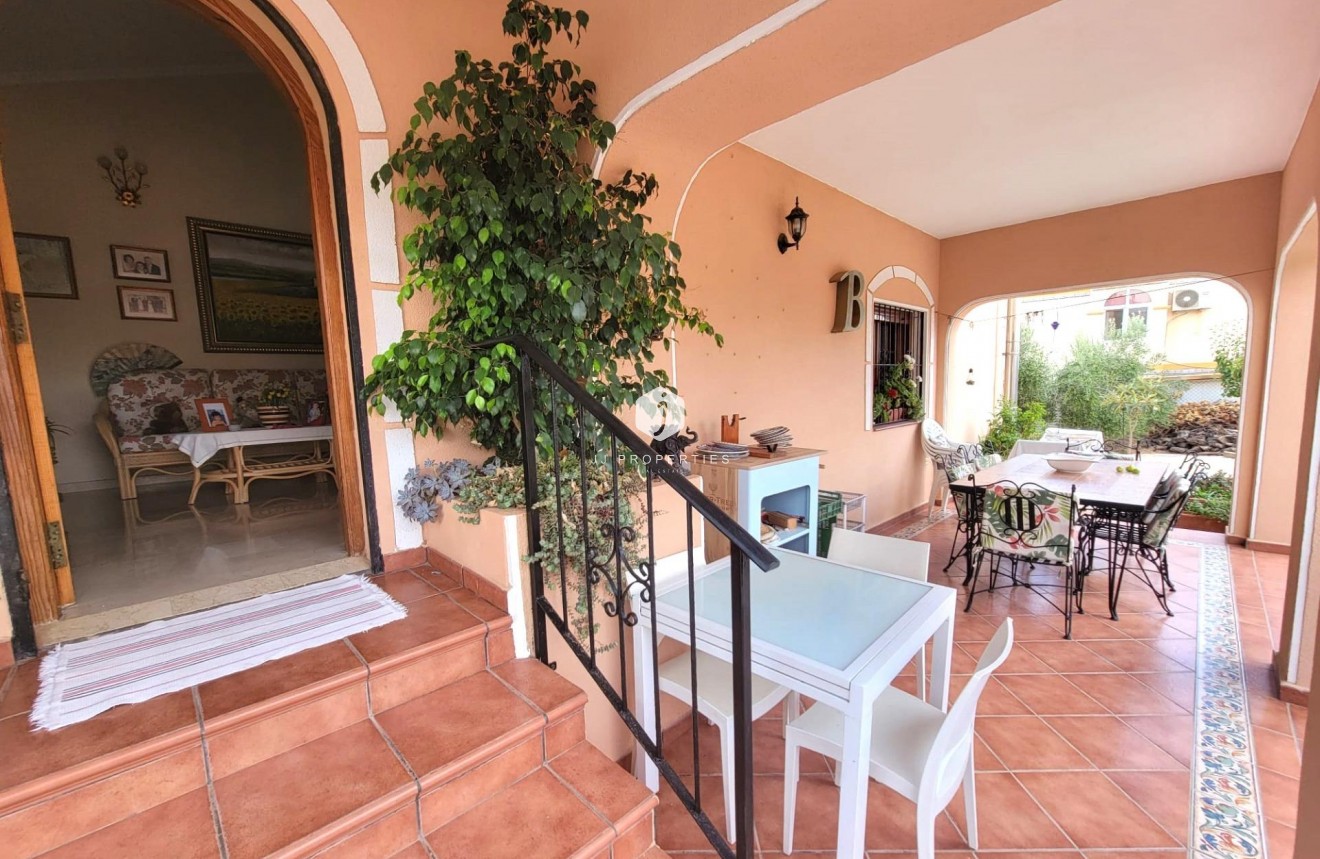 Segunda mano - Villa -
Torrevieja - aguas nuevas