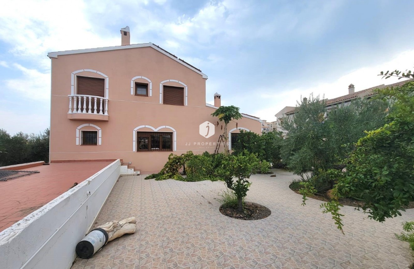 Segunda mano - Villa -
Torrevieja - aguas nuevas