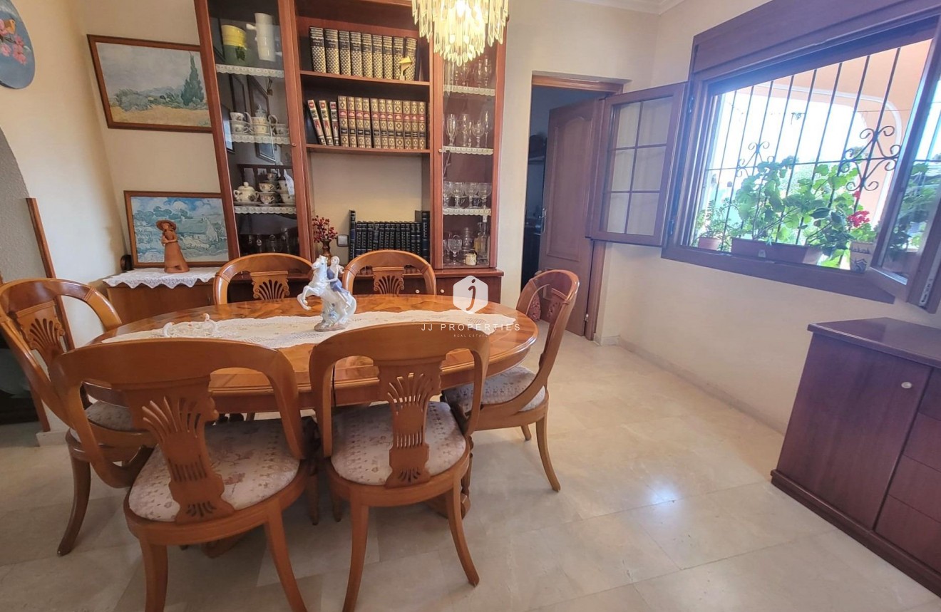 Segunda mano - Villa -
Torrevieja - aguas nuevas