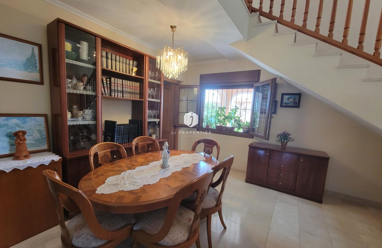 Segunda mano - Villa -
Torrevieja - aguas nuevas