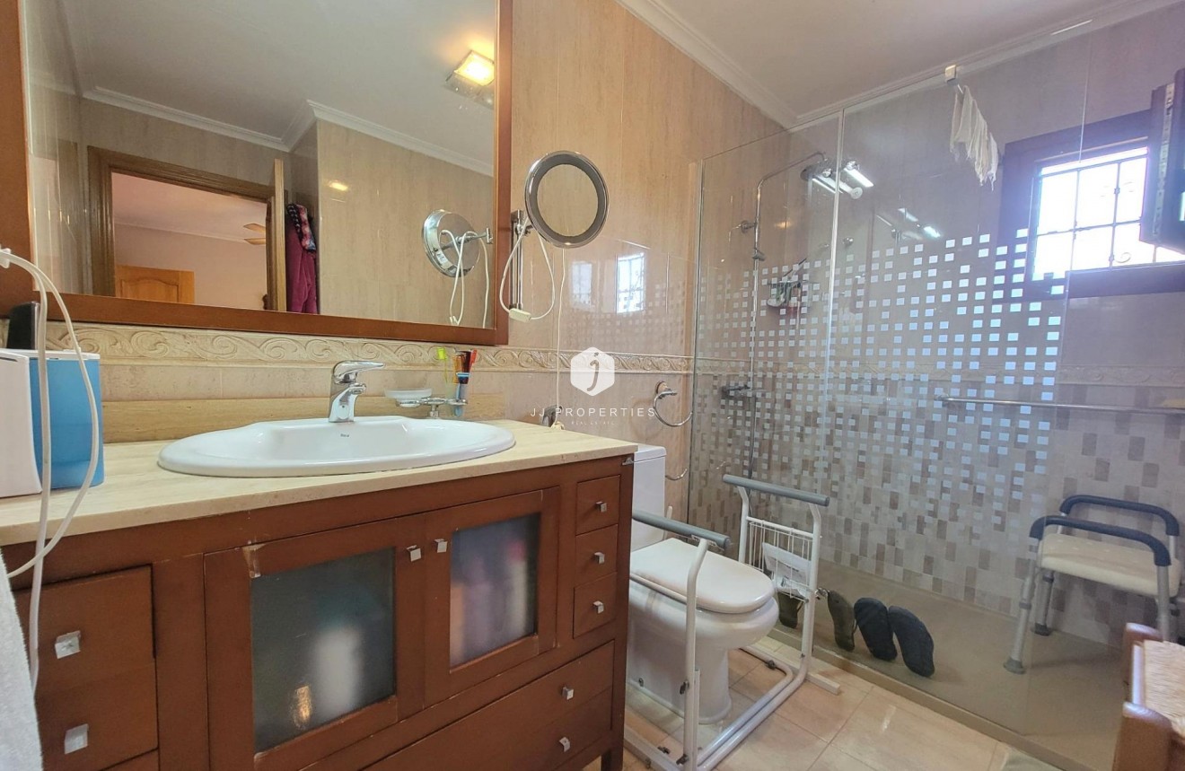 Segunda mano - Villa -
Torrevieja - aguas nuevas