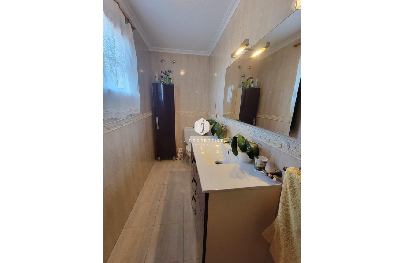 Segunda mano - Villa -
Torrevieja - aguas nuevas