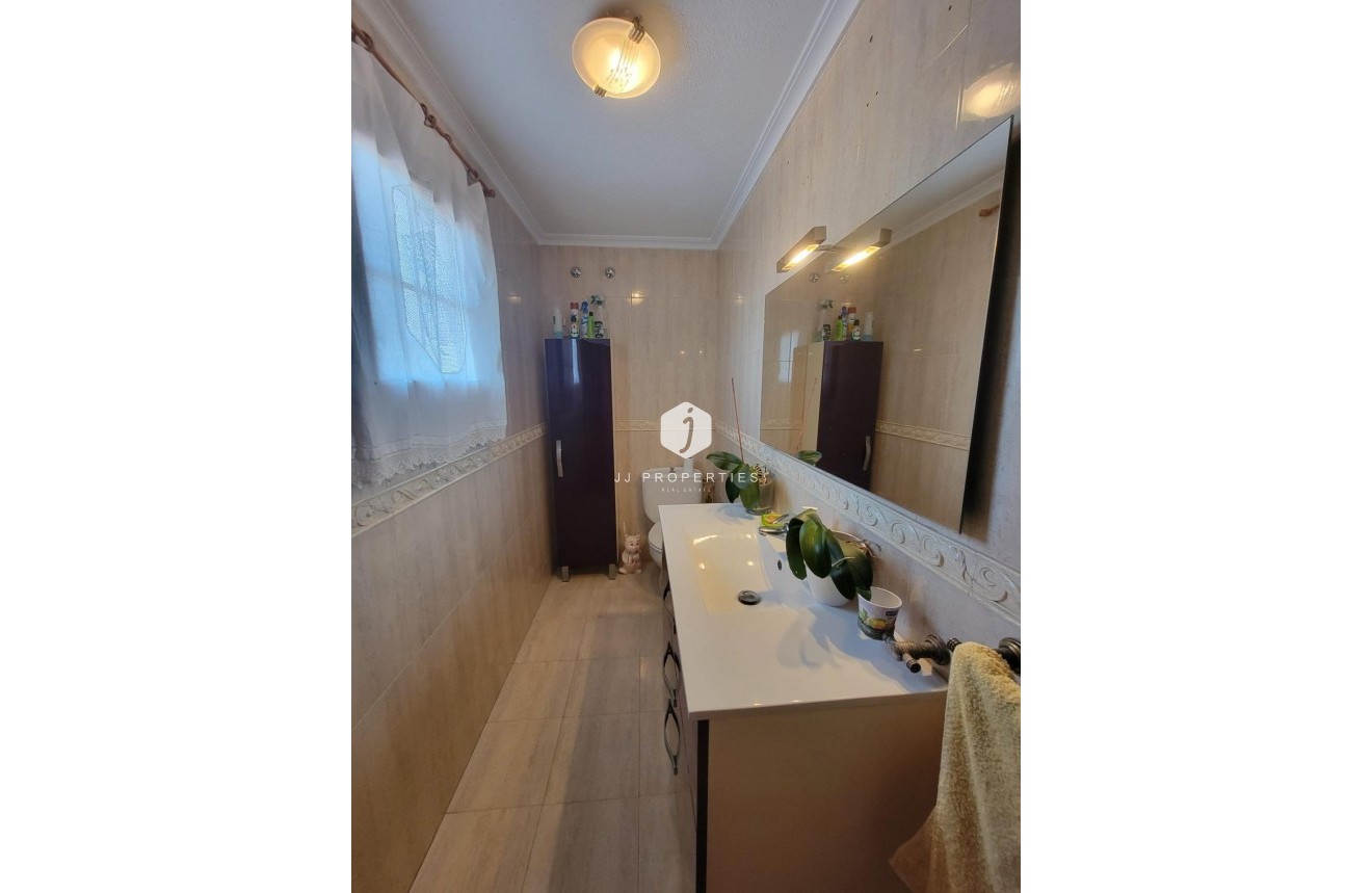 Segunda mano - Villa -
Torrevieja - aguas nuevas