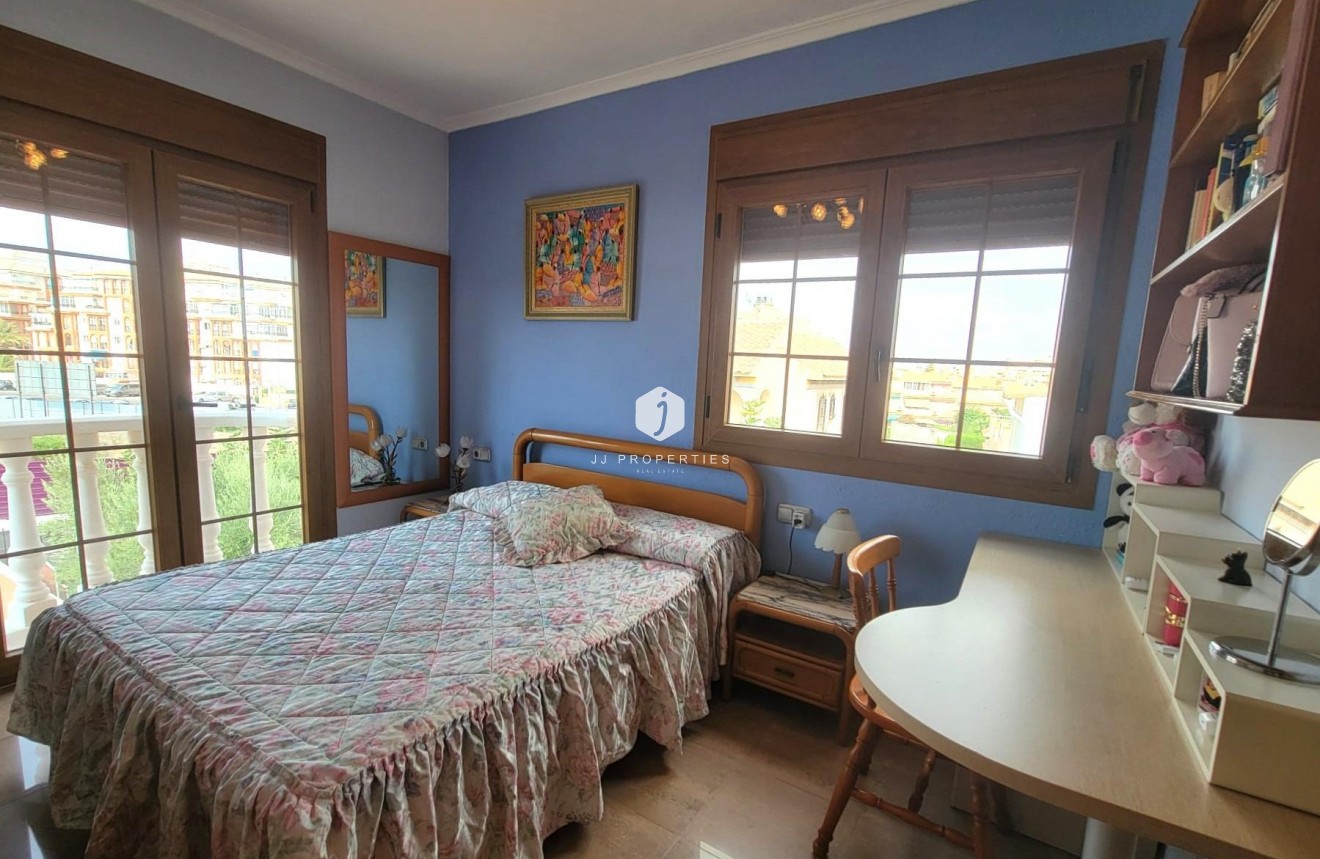 Segunda mano - Villa -
Torrevieja - aguas nuevas