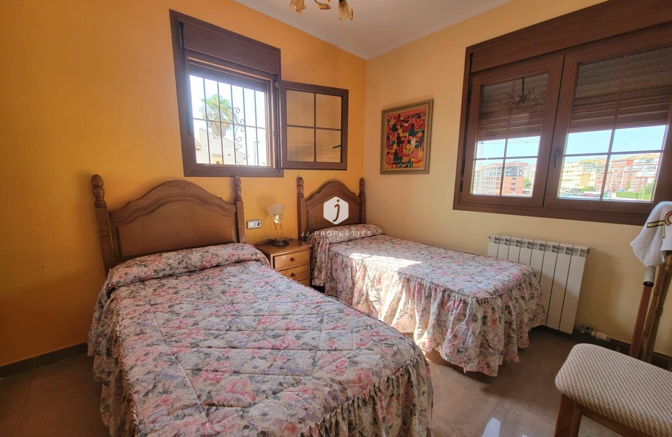 Segunda mano - Villa -
Torrevieja - aguas nuevas