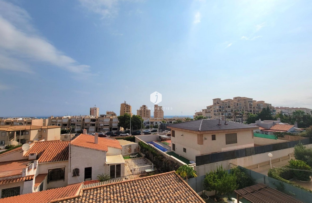 Segunda mano - Villa -
Torrevieja - aguas nuevas