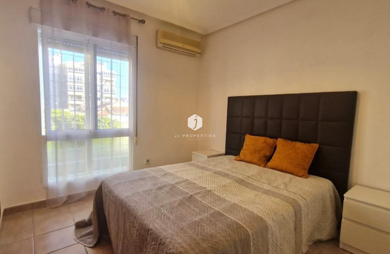 Segunda mano - Chalet -
Torrevieja - Torreblanca