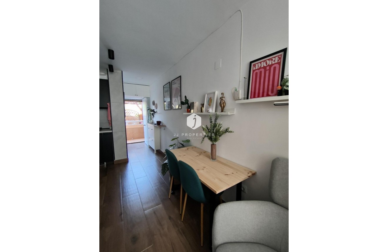 Segunda mano - Apartamento / piso -
Torrevieja - La Mata