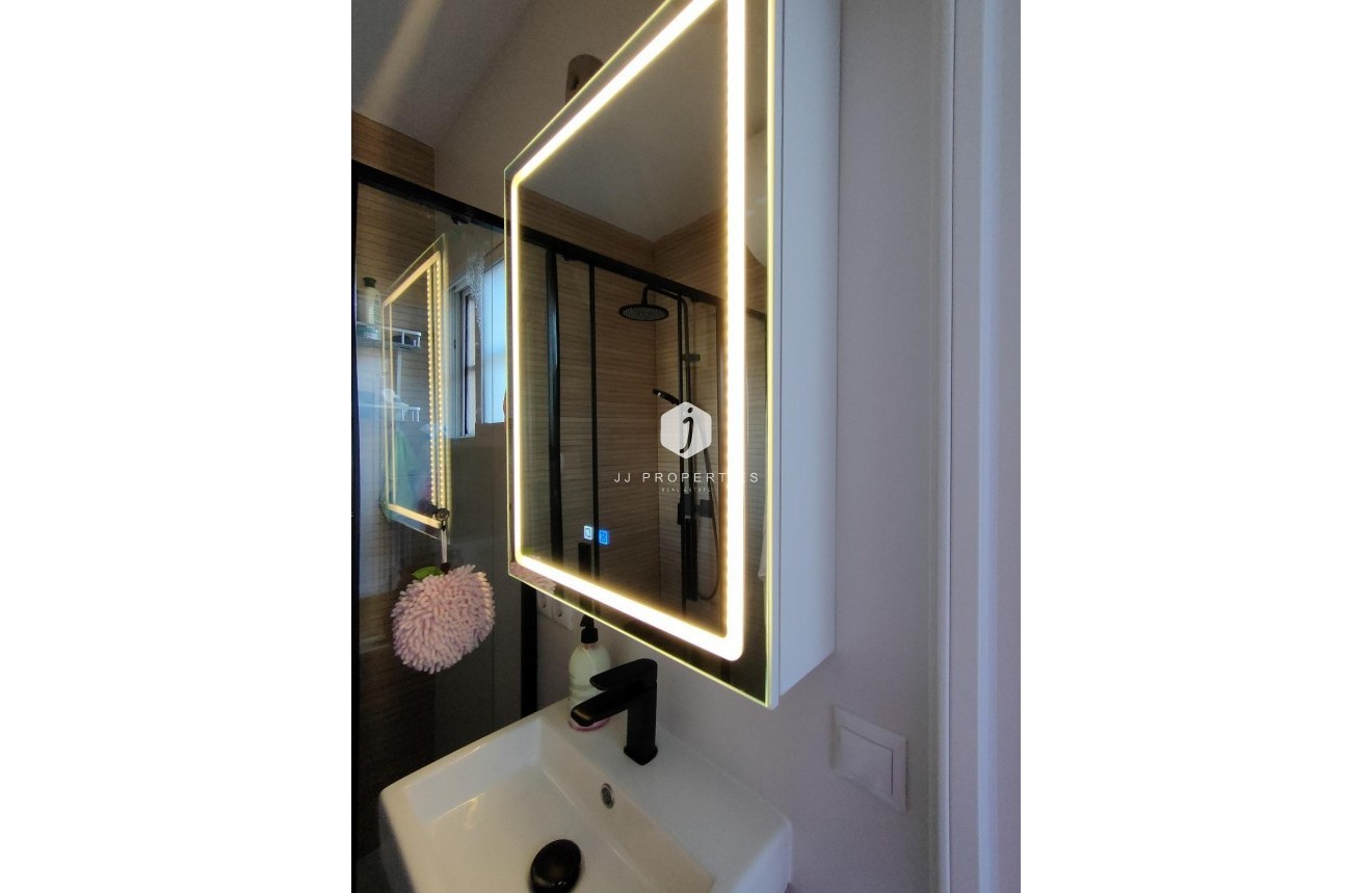 Segunda mano - Apartamento / piso -
Torrevieja - La Mata