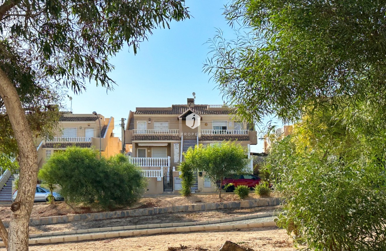 Segunda mano - Bungalow -
San Miguel de Salinas - Inland