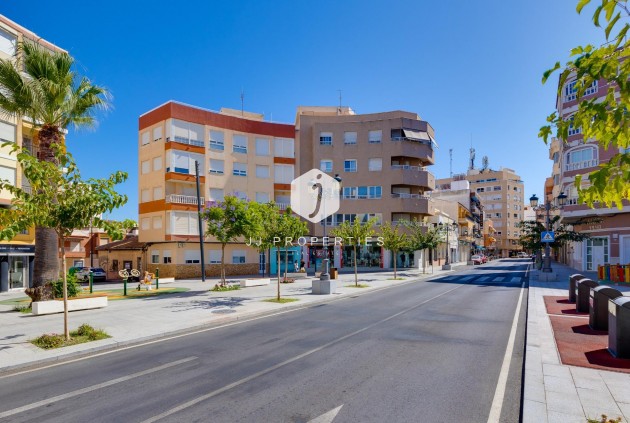 Segunda mano - Apartamento / piso -
Guardamar del Segura - Pueblo