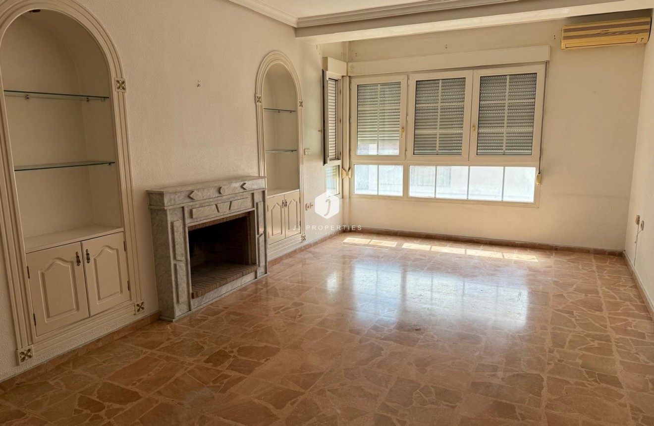 Z drugiej ręki - Mieszkanie w bloku -
Torrevieja