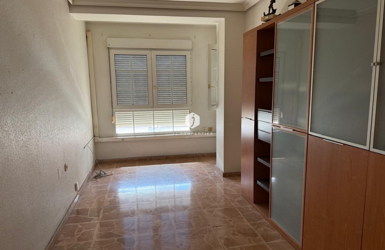 Z drugiej ręki - Mieszkanie w bloku -
Torrevieja