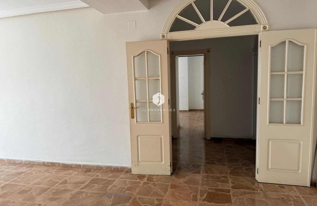 Z drugiej ręki - Mieszkanie w bloku -
Torrevieja