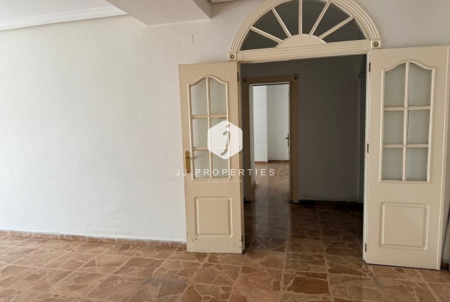 Z drugiej ręki - Mieszkanie w bloku -
Torrevieja