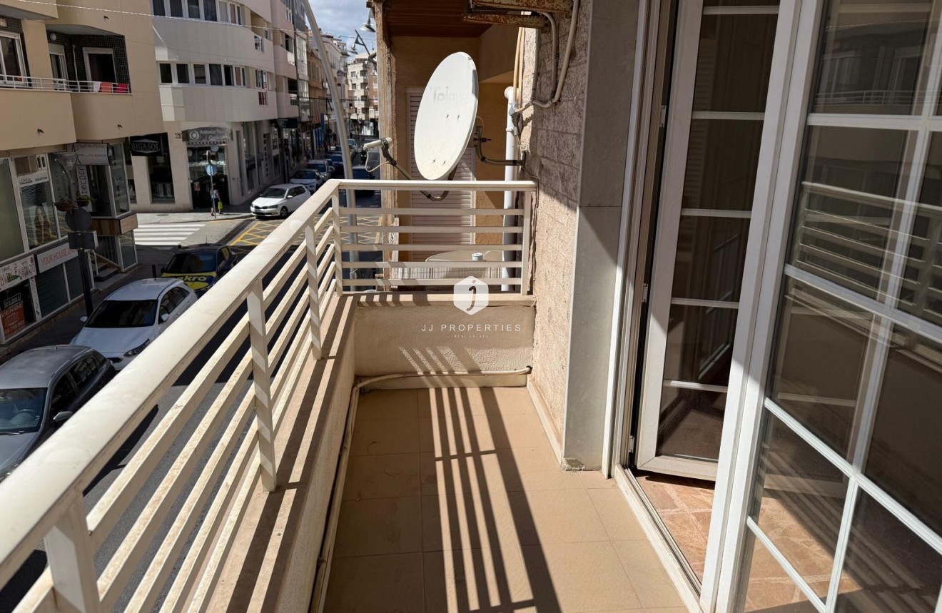 Z drugiej ręki - Mieszkanie w bloku -
Torrevieja