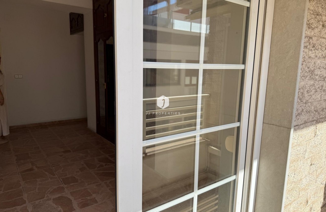 Z drugiej ręki - Mieszkanie w bloku -
Torrevieja