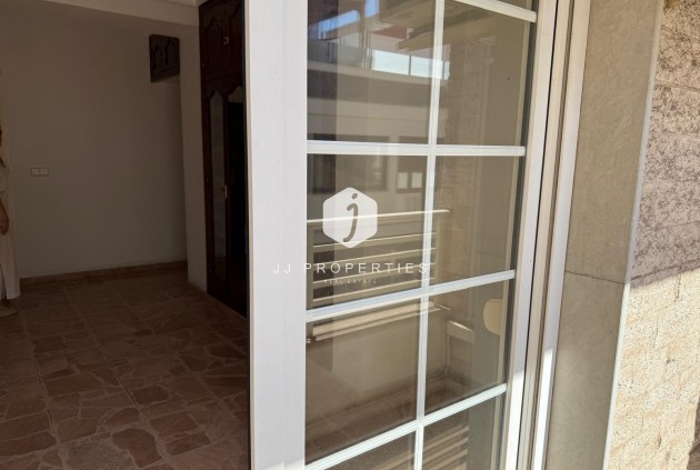 Z drugiej ręki - Mieszkanie w bloku -
Torrevieja