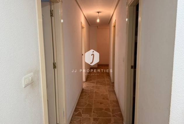 Z drugiej ręki - Mieszkanie w bloku -
Torrevieja