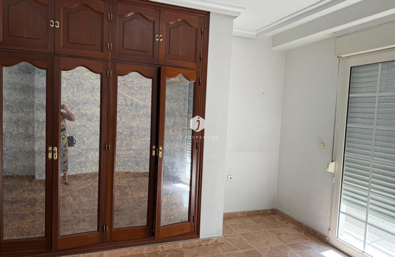 Z drugiej ręki - Mieszkanie w bloku -
Torrevieja