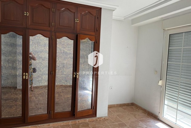 Z drugiej ręki - Mieszkanie w bloku -
Torrevieja