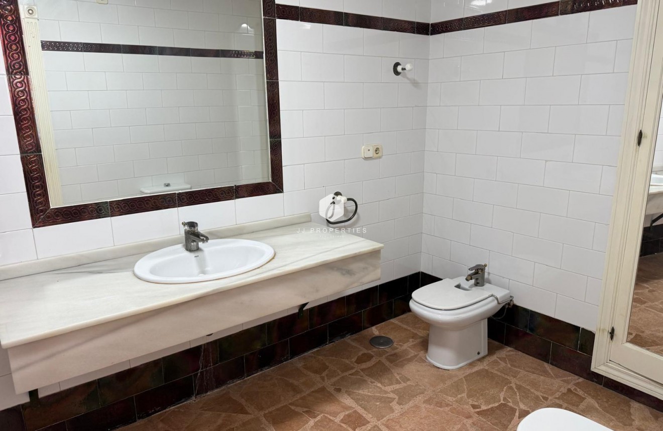 Z drugiej ręki - Mieszkanie w bloku -
Torrevieja