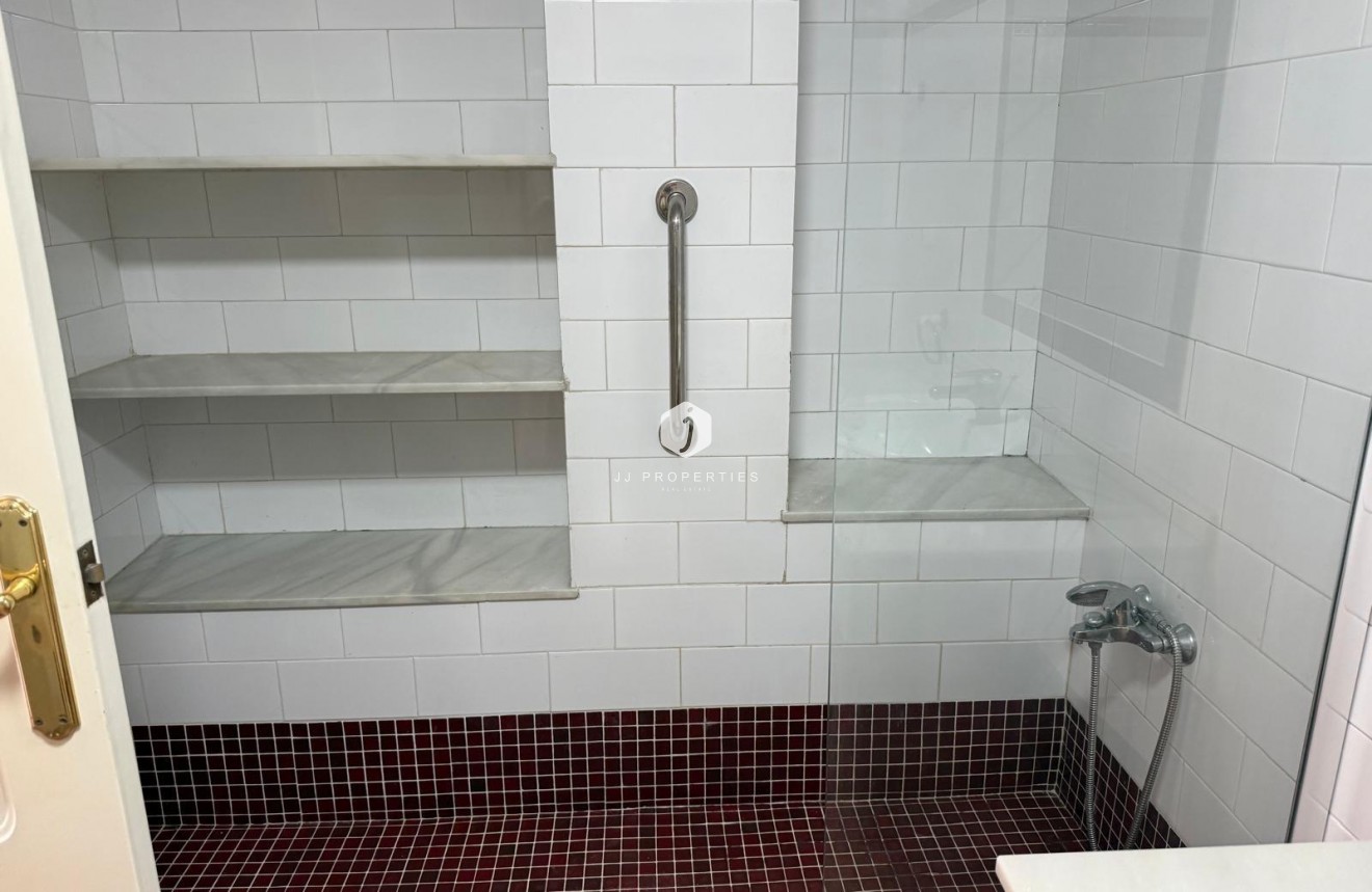 Z drugiej ręki - Mieszkanie w bloku -
Torrevieja