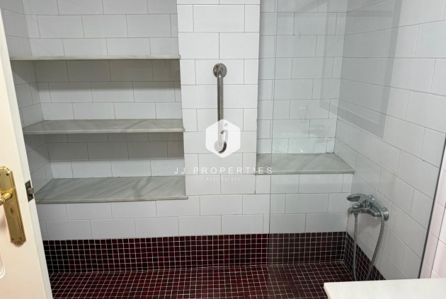 Z drugiej ręki - Mieszkanie w bloku -
Torrevieja