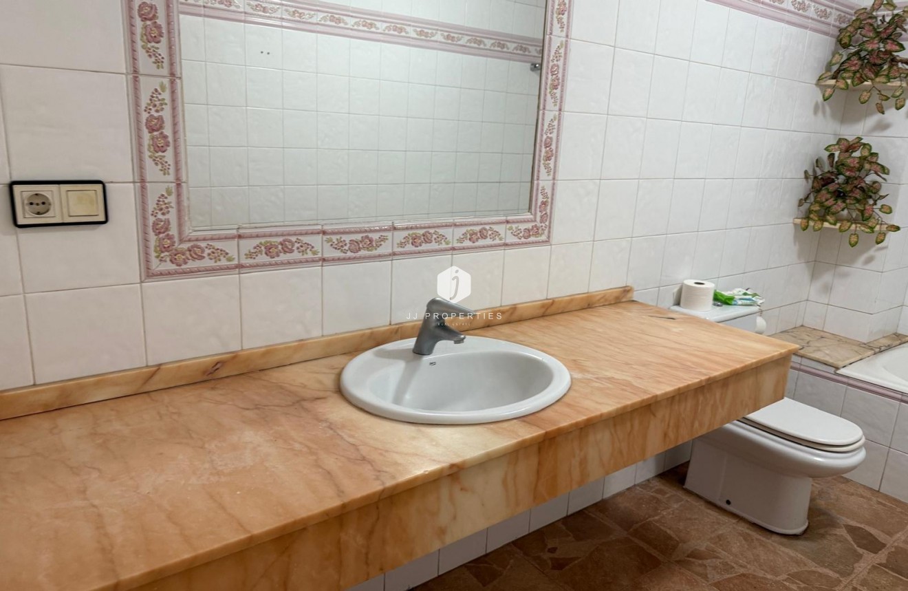 Z drugiej ręki - Mieszkanie w bloku -
Torrevieja