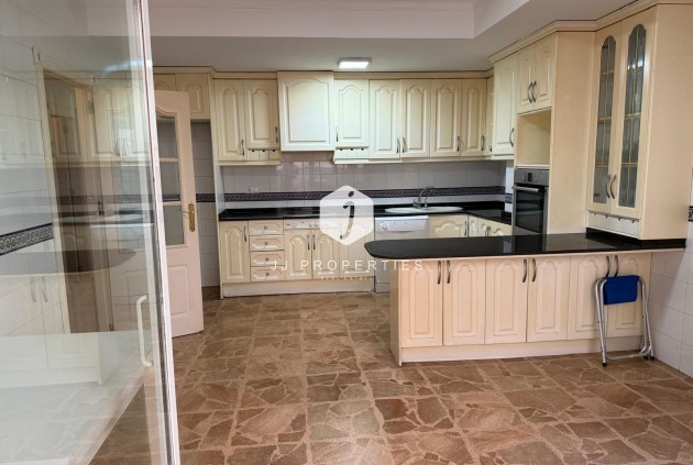 Z drugiej ręki - Mieszkanie w bloku -
Torrevieja