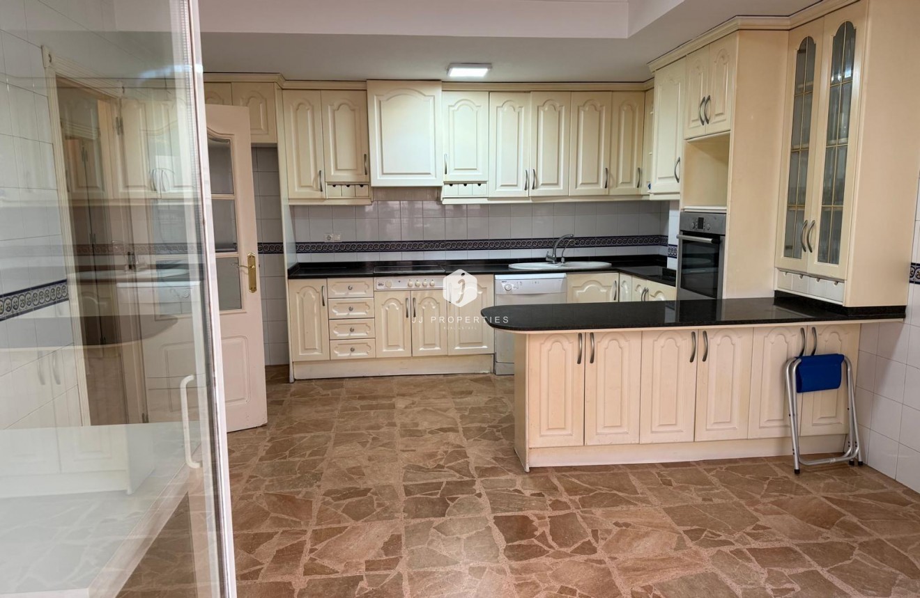 Z drugiej ręki - Mieszkanie w bloku -
Torrevieja