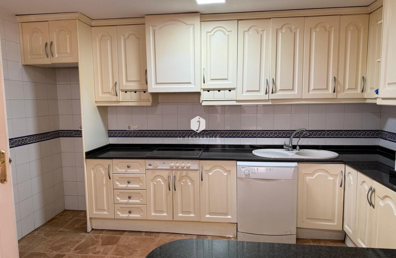 Z drugiej ręki - Mieszkanie w bloku -
Torrevieja