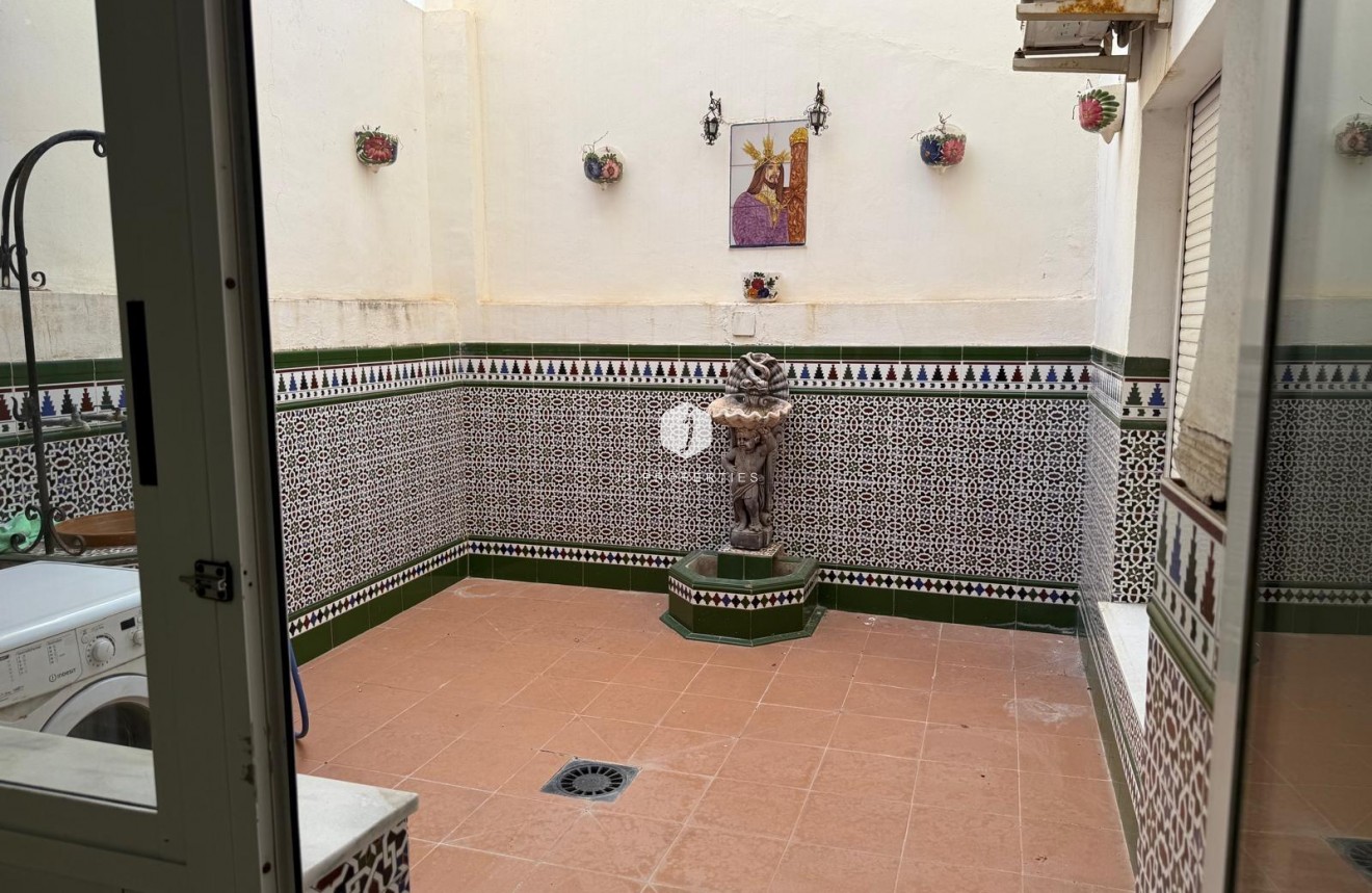 Z drugiej ręki - Mieszkanie w bloku -
Torrevieja