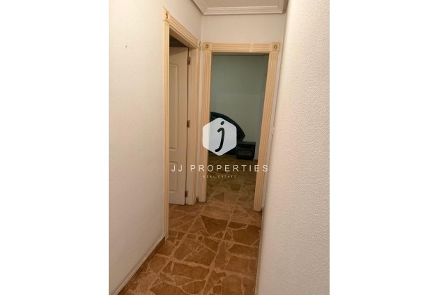 Z drugiej ręki - Mieszkanie w bloku -
Torrevieja