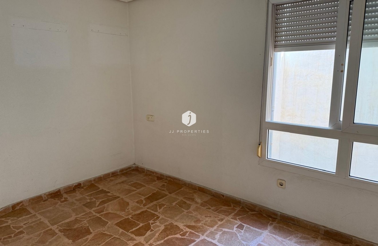 Z drugiej ręki - Mieszkanie w bloku -
Torrevieja