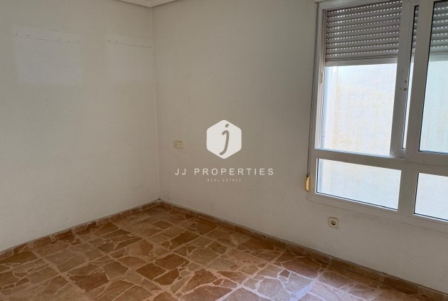 Z drugiej ręki - Mieszkanie w bloku -
Torrevieja