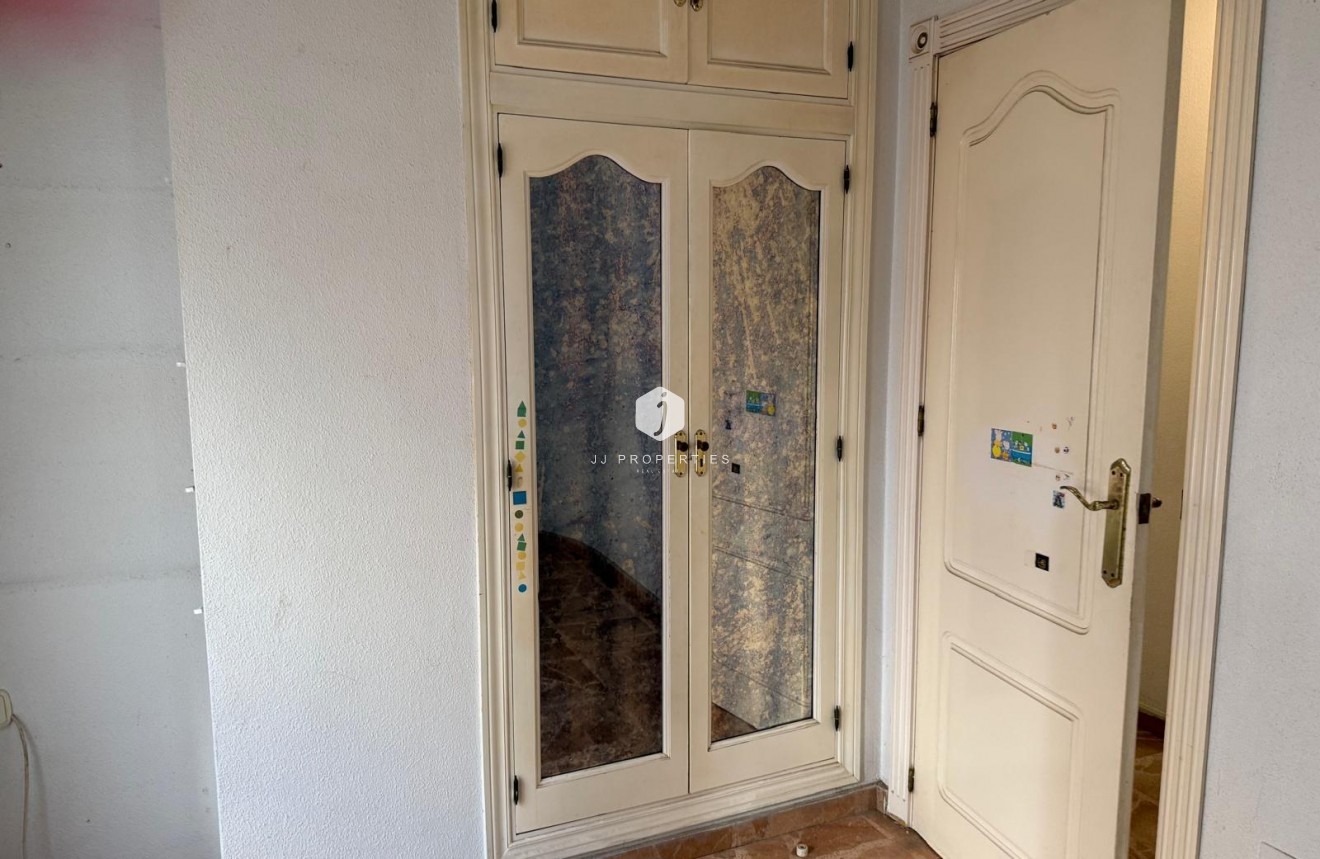 Z drugiej ręki - Mieszkanie w bloku -
Torrevieja