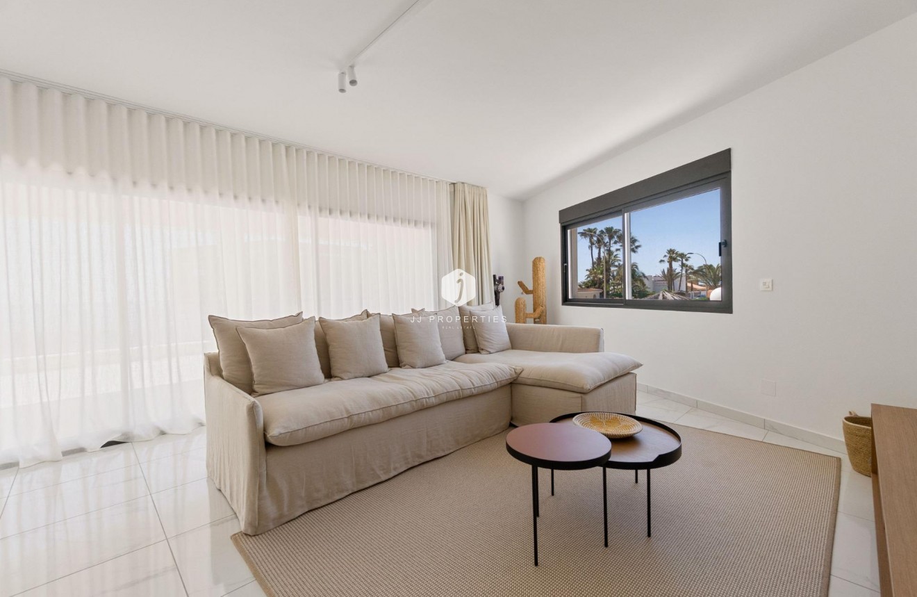 Segunda mano - Villa -
Torrevieja - La veleta