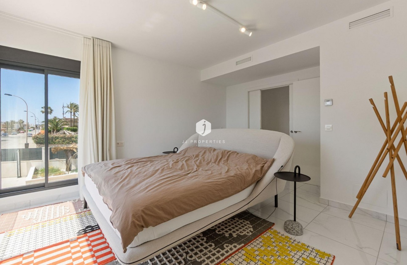 Segunda mano - Villa -
Torrevieja - La veleta