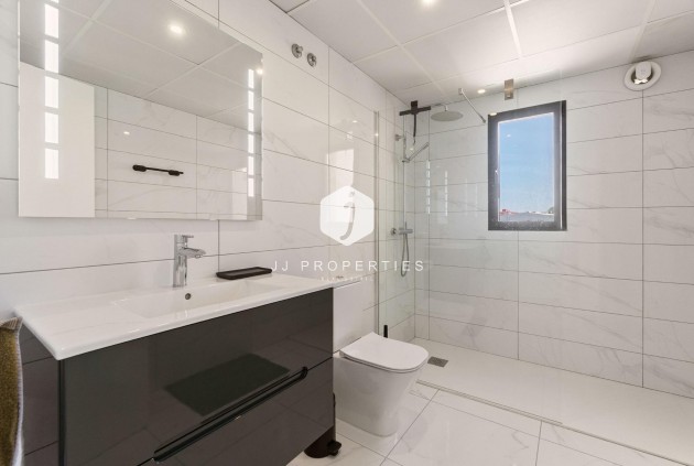 Segunda mano - Villa -
Torrevieja - La veleta