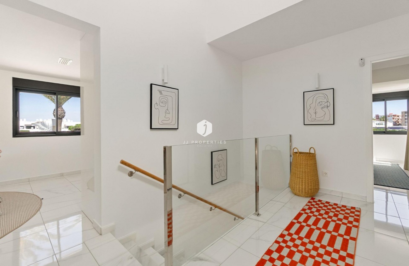 Segunda mano - Villa -
Torrevieja - La veleta