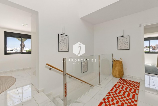 Segunda mano - Villa -
Torrevieja - La veleta