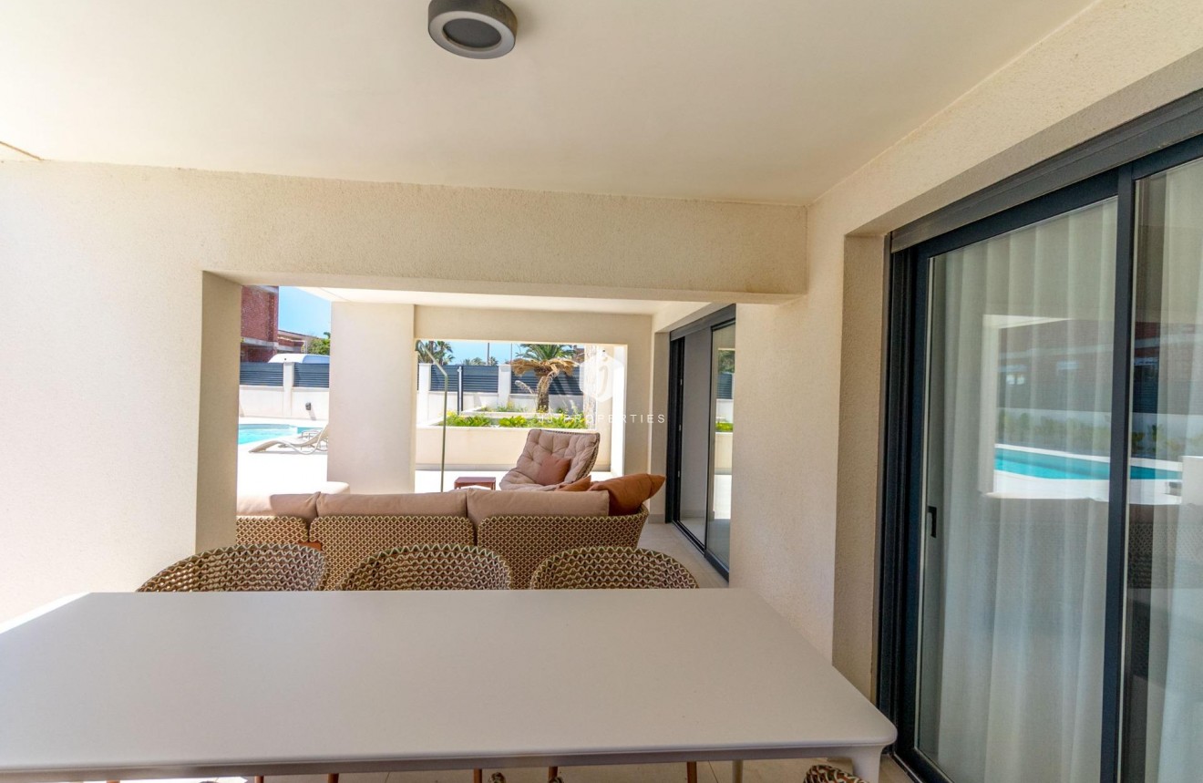 Segunda mano - Villa -
Torrevieja - La veleta