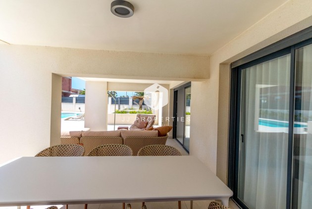 Segunda mano - Villa -
Torrevieja - La veleta