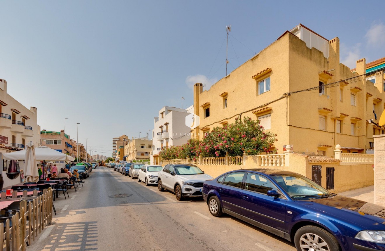 Segunda mano - Apartamento / piso -
Torrevieja - La Mata